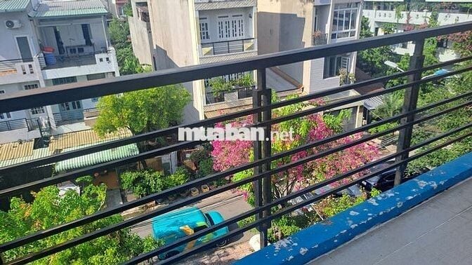 Phòng có ban công đặng thùy trâm văn lang