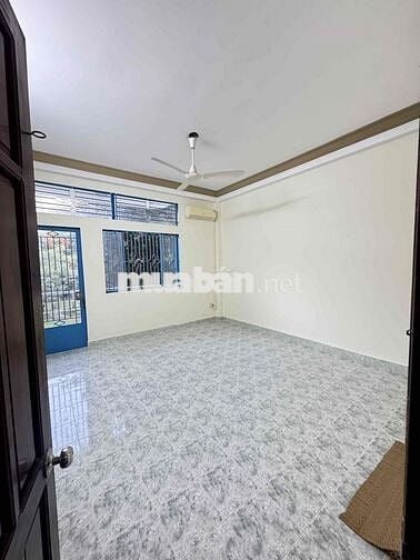 NHÀ Ở hoặc VĂN PHÒNG, CÔNG TY . 1 Trệt - 2 Lầu. Ngang 4,5m - Dài 15m