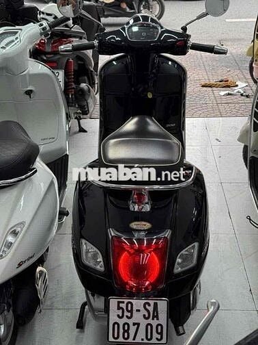 Piaggio Vespa GTS 300 HPE 2021 Đen