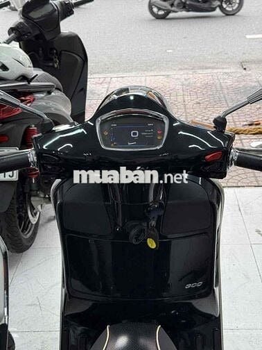 Piaggio Vespa GTS 300 HPE 2021 Đen