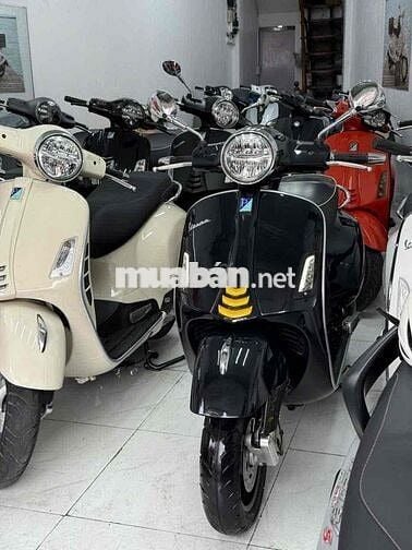Piaggio Vespa GTS 300 HPE 2021 Đen