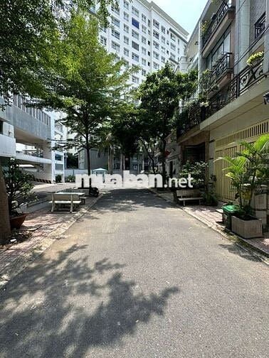 Sang Tiệm Tạp Hóa giữa 3 Blook Chung cư 