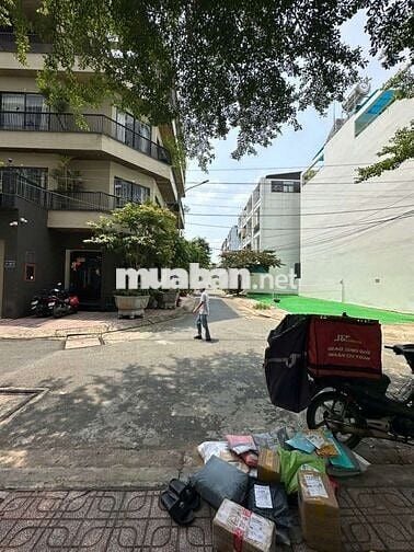 Sang Tiệm Tạp Hóa giữa 3 Blook Chung cư 