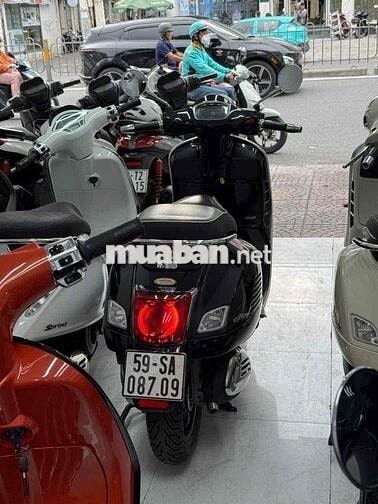 Piaggio Vespa GTS 300 HPE 2021 Đen