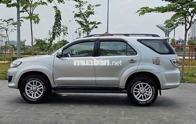 Toyota Fortuner SUV Số sàn Dầu Bạc