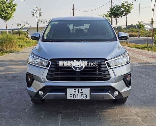 Toyota Innova 8 chỗ Số sàn Bạc