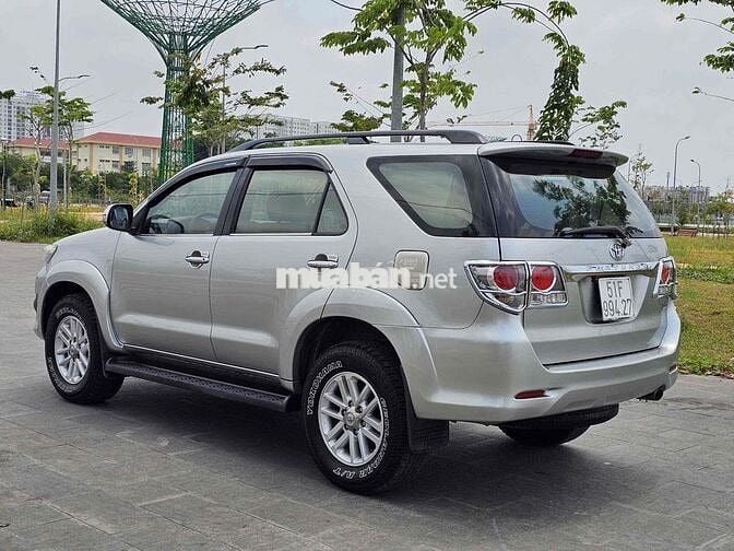 Toyota Fortuner SUV Số sàn Dầu Bạc