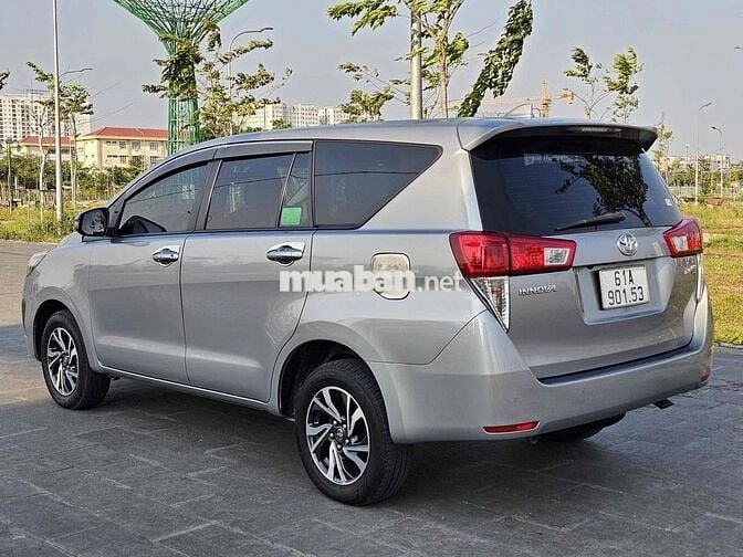 Toyota Innova 8 chỗ Số sàn Bạc