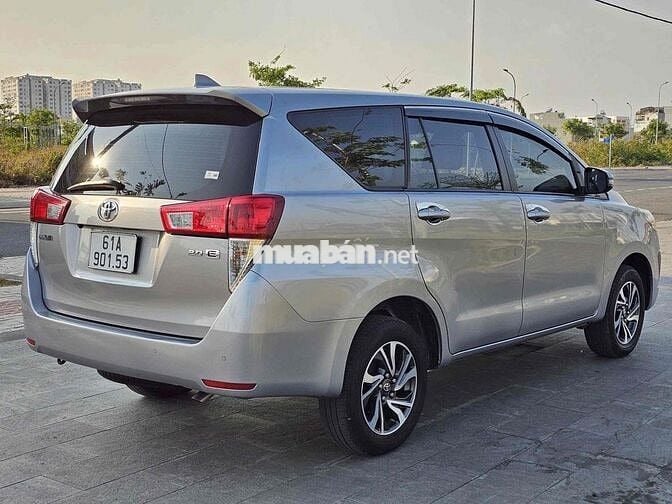 Toyota Innova 8 chỗ Số sàn Bạc