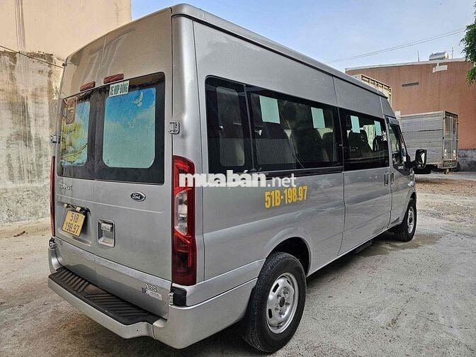 Ford Transit Mid 2016 Số sàn 16 chỗ Bạc