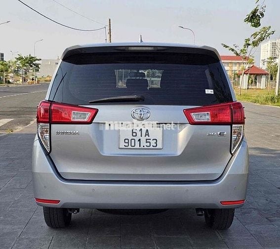 Toyota Innova 8 chỗ Số sàn Bạc