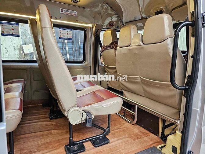 Ford Transit Mid 2016 Số sàn 16 chỗ Bạc