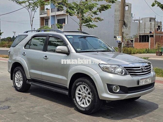 Toyota Fortuner SUV Số sàn Dầu Bạc
