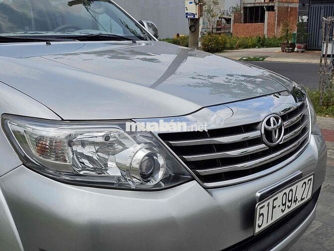 Toyota Fortuner SUV Số sàn Dầu Bạc