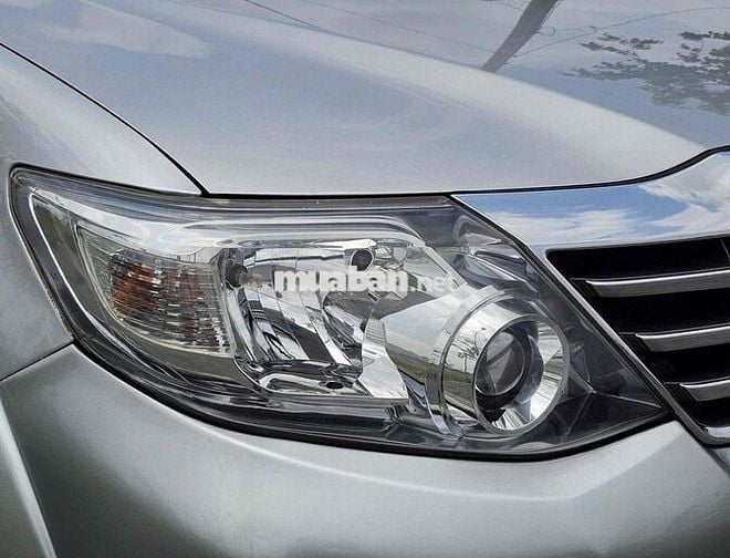 Toyota Fortuner SUV Số sàn Dầu Bạc