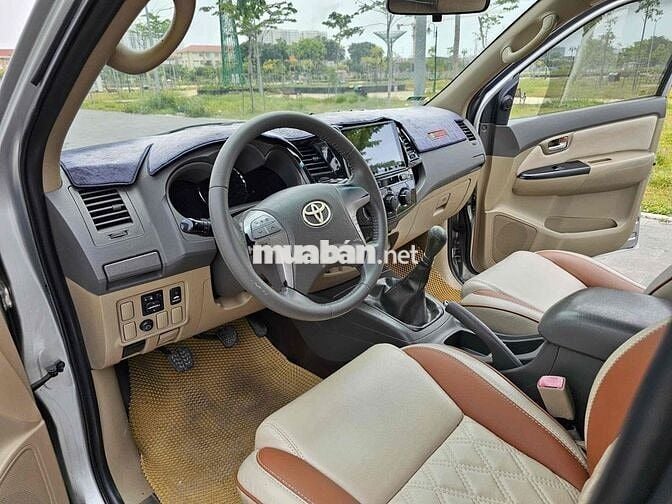Toyota Fortuner SUV Số sàn Dầu Bạc