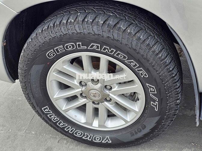 Toyota Fortuner SUV Số sàn Dầu Bạc