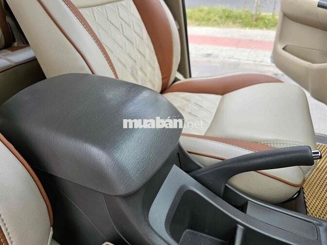 Toyota Fortuner SUV Số sàn Dầu Bạc