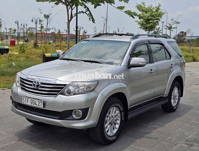 Toyota Fortuner SUV Số sàn Dầu Bạc