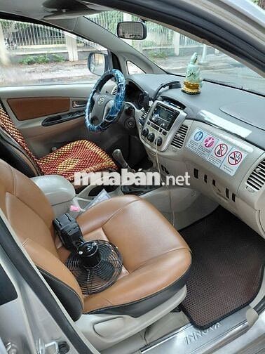 Toyota Innova 2.0E 2015 Bạc Số sàn 195.000 km