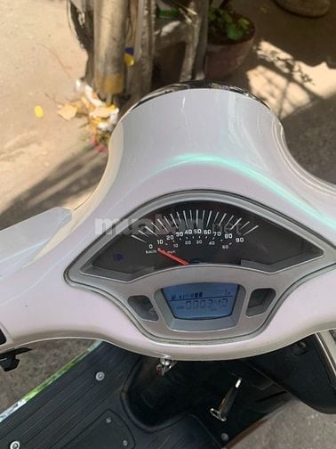 Cần bán xe Vespa 50cc đời 2020 màu trắng đăng ký đầy đủ