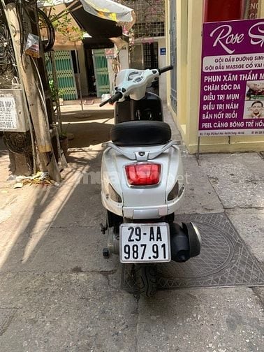 Cần bán xe Vespa 50cc đời 2020 màu trắng đăng ký đầy đủ