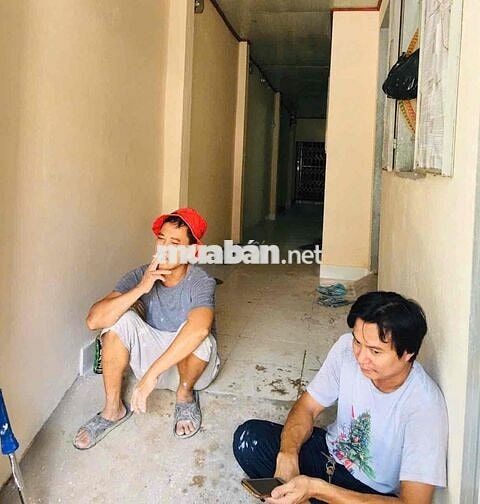 phòng trống mát nhà vệ sinh trong phòng ,không chung chủ sạch sẽ