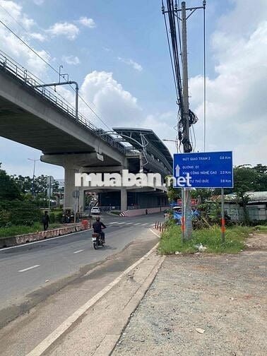 phòng trống mát nhà vệ sinh trong phòng ,không chung chủ sạch sẽ
