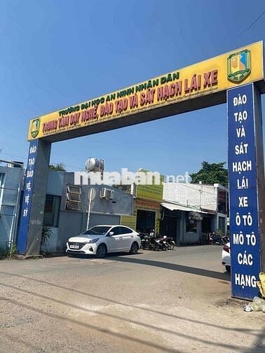 phòng trống mát nhà vệ sinh trong phòng ,không chung chủ sạch sẽ