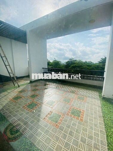 Nhà phố 3 tầng 6,5×24- sẳn nội thất- khu khang an- kế vòng xoay an lạc
