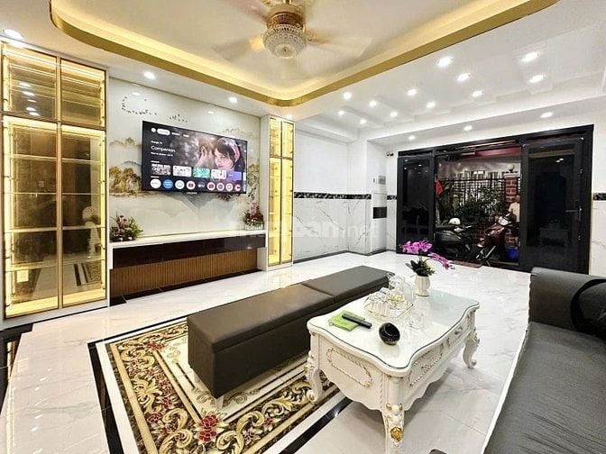 Cần bán nhà Mặt tiền đường Mai Thị Lựu, Q1 (DT hơn 67m2). Giá 3Tỷ180