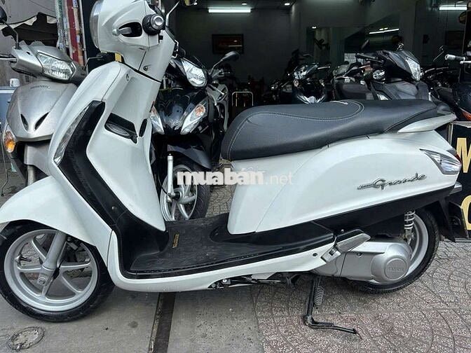 Yamaha Grande Trắng