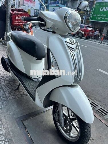 Yamaha Grande Trắng