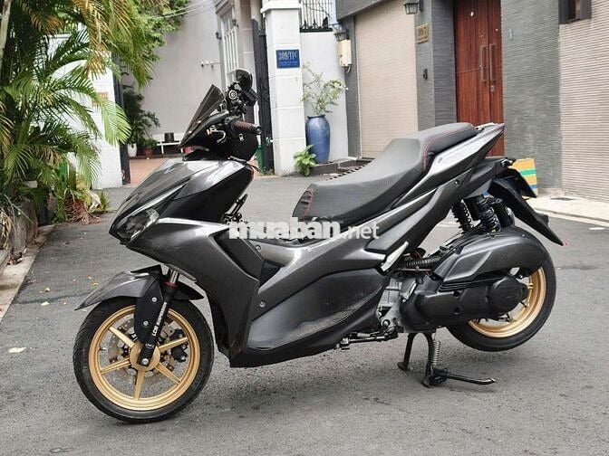 Yamaha NVX V2 Xám Titan 32000 km