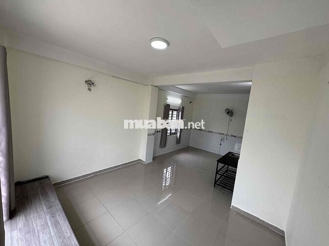 MỚI TRỐNG PHÒNG RỘNG CÓ CỬA SỔ TRỜI VÀ THANG MÁY SIÊU THOÁNG