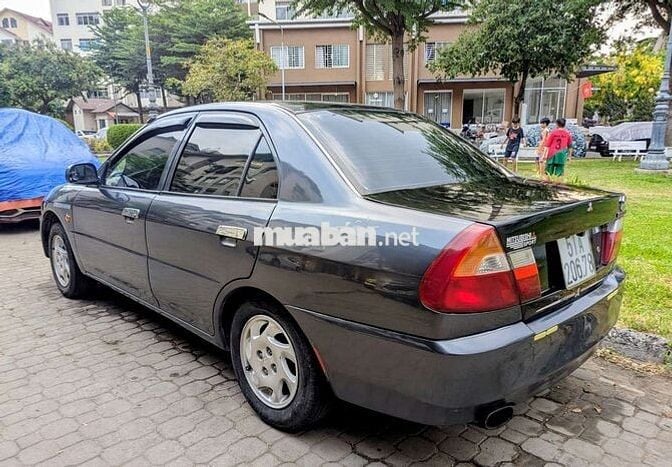 Mitsubishi Lancer 2000 Đen