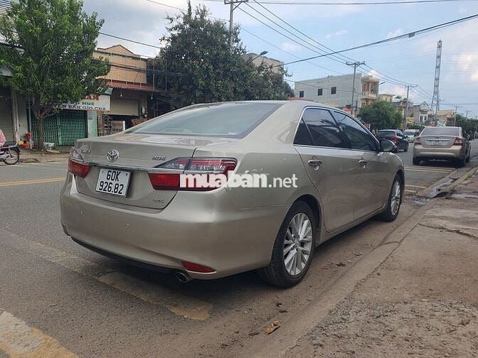 Toyota Camry 2.0E 2017 Vàng cát