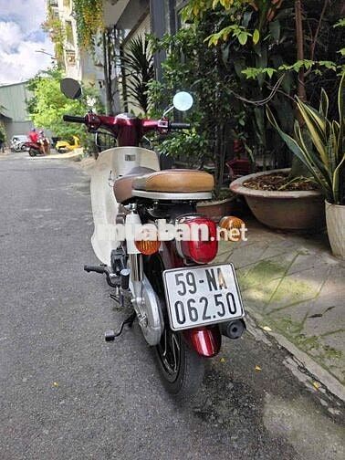 Honda Cub Cổ điển màu Đỏ