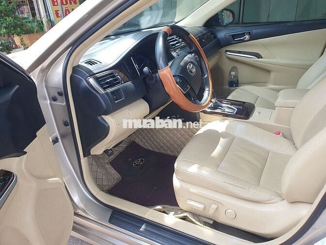 Toyota Camry 2.0E 2017 Vàng cát