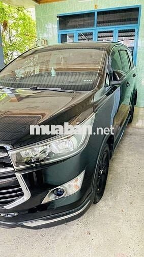 Toyota Innova Venturer 2018 Đen 7 chỗ Tự động