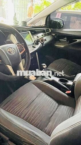 Toyota Innova Venturer 2018 Đen 7 chỗ Tự động