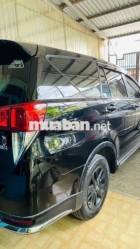 Toyota Innova Venturer 2018 Đen 7 chỗ Tự động