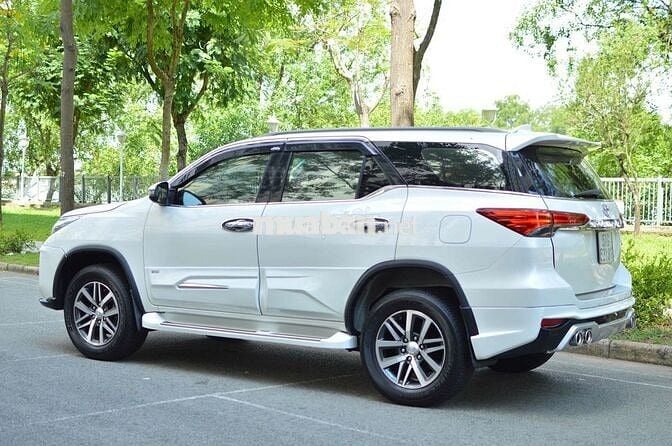 Toyota Fortuner 4X4 SPORT bản cao cấp có đồ chơi