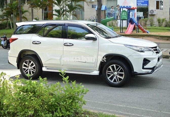 Toyota Fortuner 4X4 SPORT bản cao cấp có đồ chơi