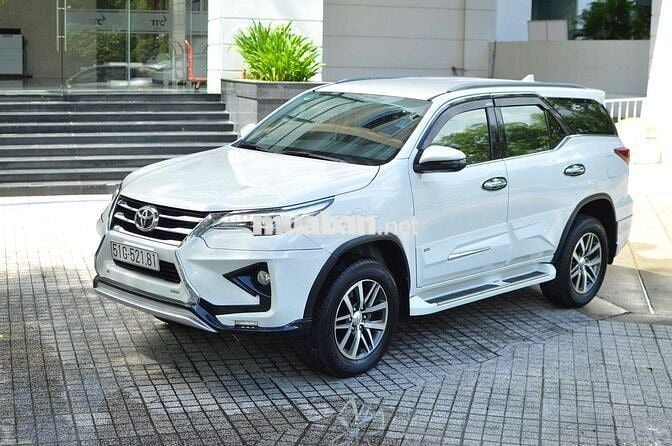 Toyota Fortuner 4X4 SPORT bản cao cấp có đồ chơi