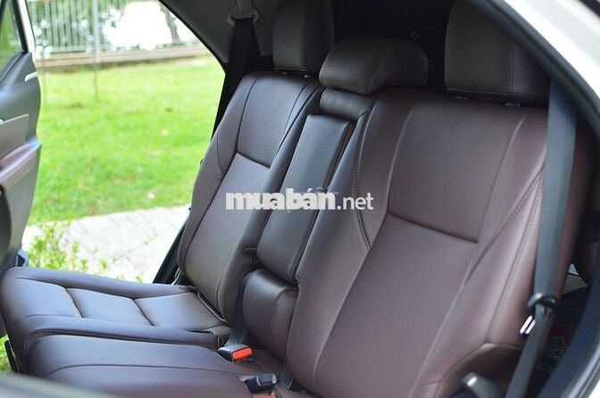 Toyota Fortuner 4X4 SPORT bản cao cấp có đồ chơi