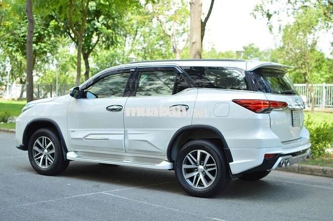Toyota Fortuner 4X4 SPORT bản cao cấp có đồ chơi