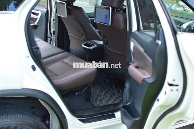 Toyota Fortuner 4X4 SPORT bản cao cấp có đồ chơi
