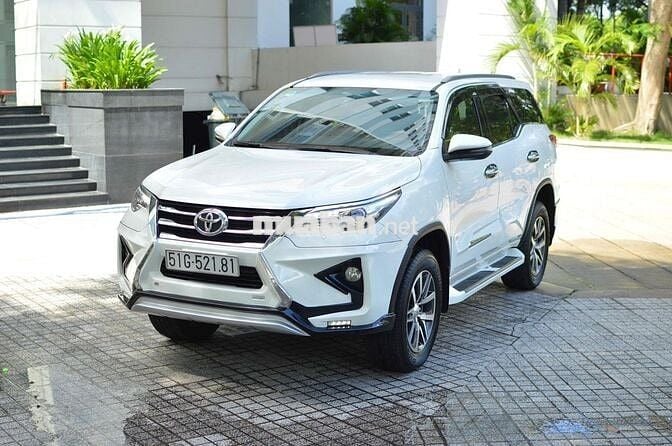 Toyota Fortuner 4X4 SPORT bản cao cấp có đồ chơi