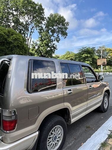 Isuzu Trooper SE Vàng cát 7 chỗ
